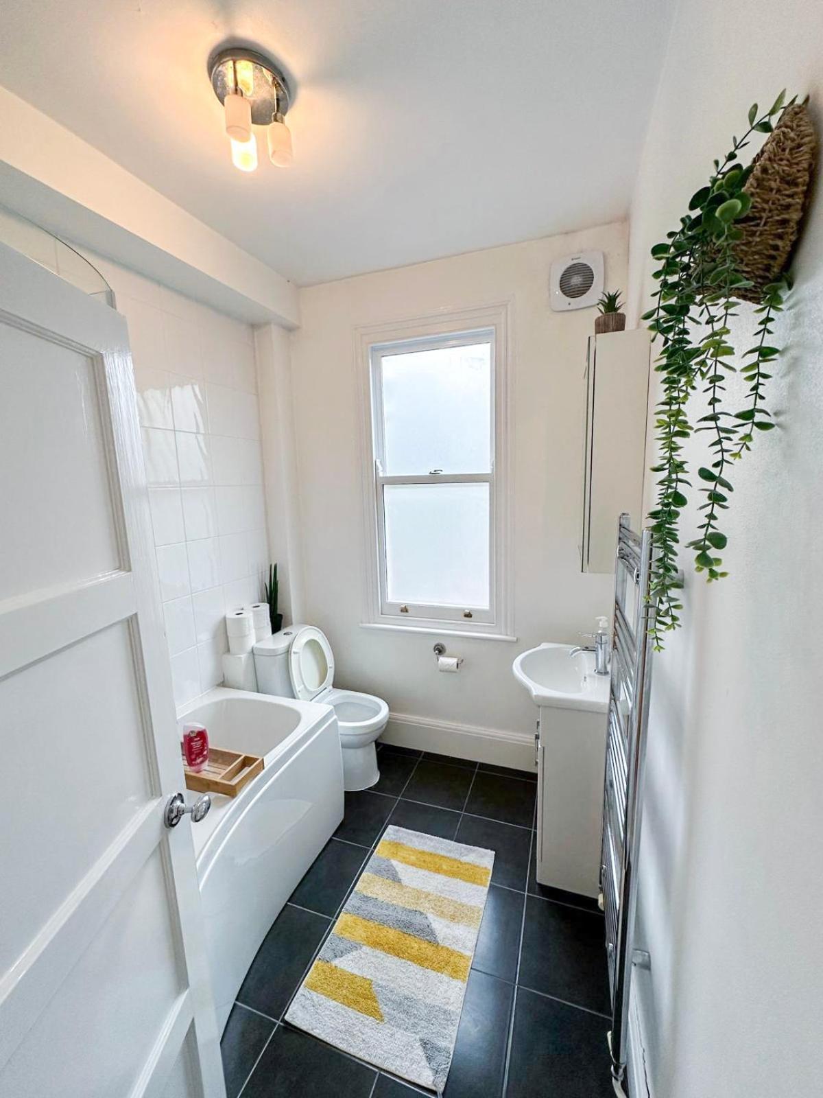 Lovely 3 Bedroom Maisonette With Private Roof Terrace In Hammersmith London Exterior foto